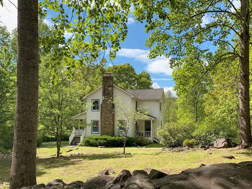 Hightop Hideaway, a cozy secluded mountain retreat. Pet-friendly, Shenandoah NP. - Image 1