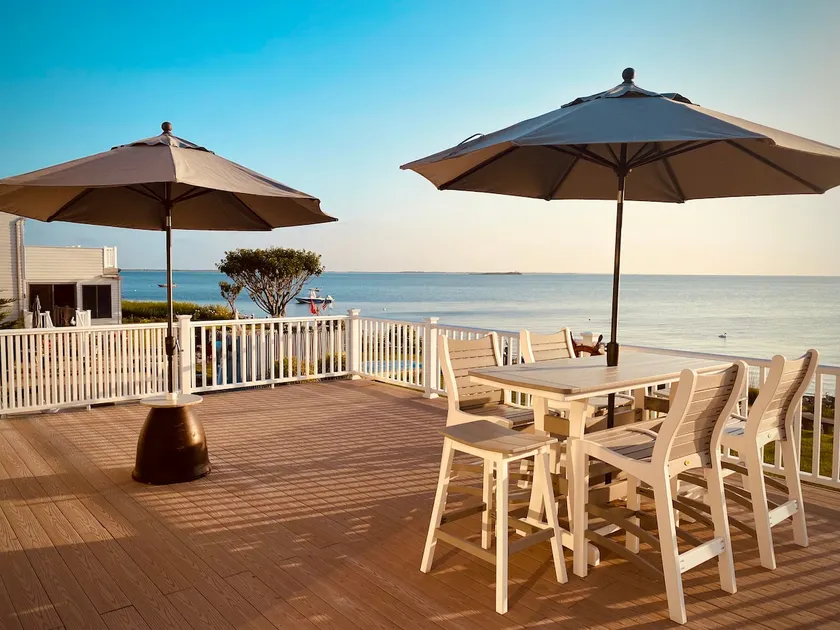 Stunning sunset charming waterfront home 4 seasons - Image 1