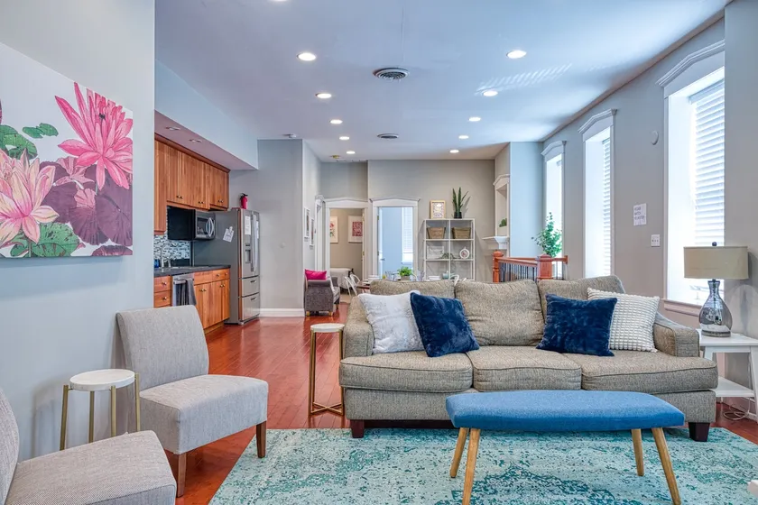 Large 5BR Unit in Lafayette Square near downtown! - Image 1