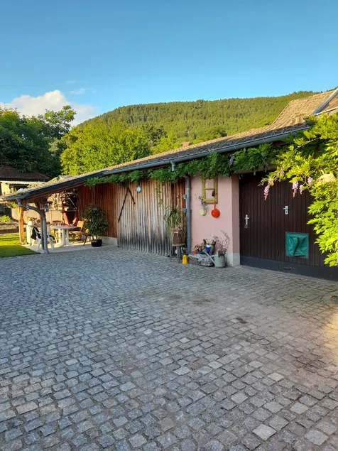 Charming little apartment with nice exterior. - Image 1