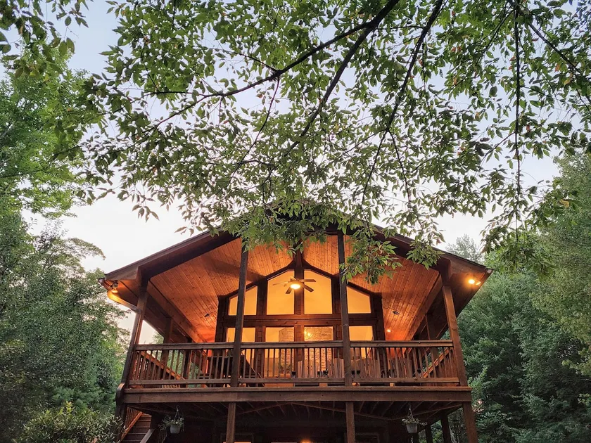 Cozy Cabin • Creek, Trails, Pool, Hot Tub & Gym - Image 1