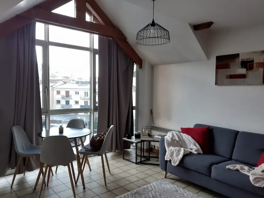 1 bedroom with character, bright, GAP city center - Image 1