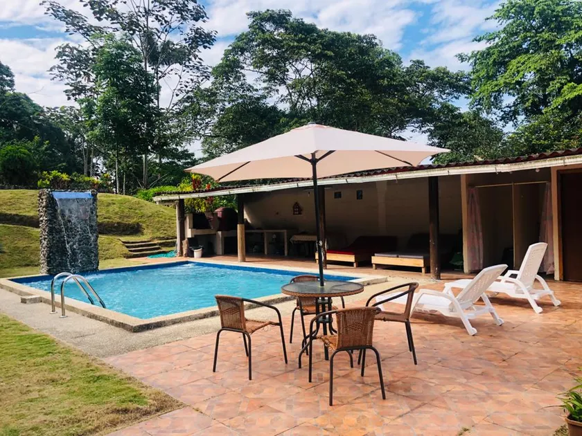 House with Wi-Fi, private pool, BBQ, wood-burning oven - Image 1
