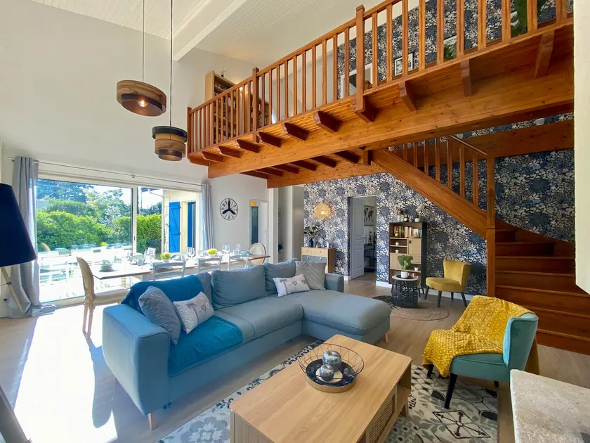 Charming family home with 4 bedrooms and parking - Image 1