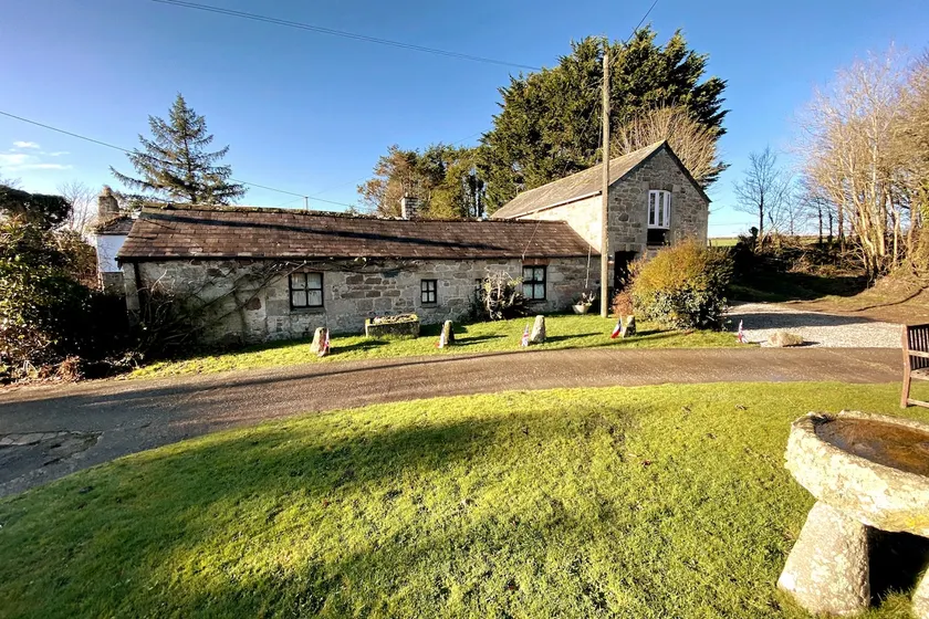 Bijou Studio Cottage in Rural Cornwall - Image 1