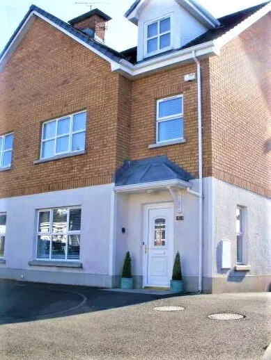Hopefield Premium Holiday Home Portrush Sleeps 10 4 bedrooms - Image 1