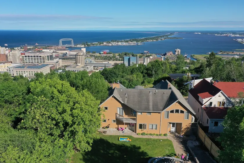 House on the Hill Duluth-Epic Lake Superior Views - Image 1