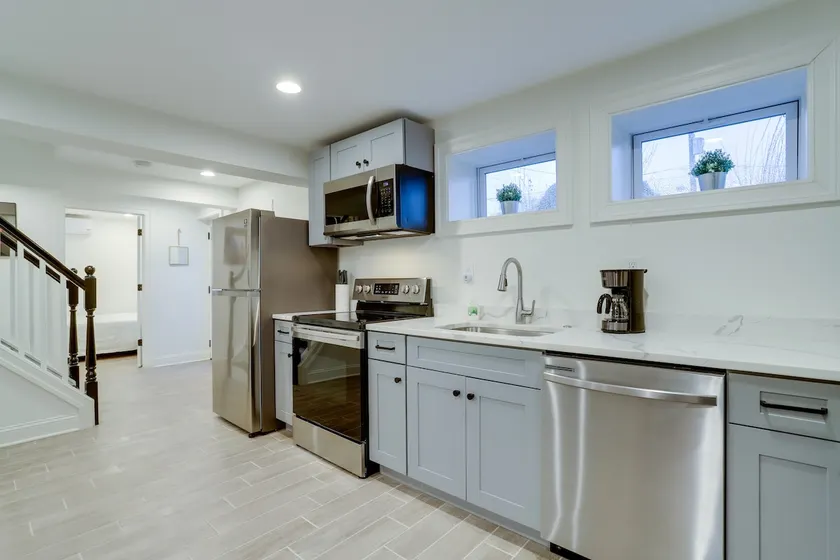 Garden level apartment centrally located - Image 1