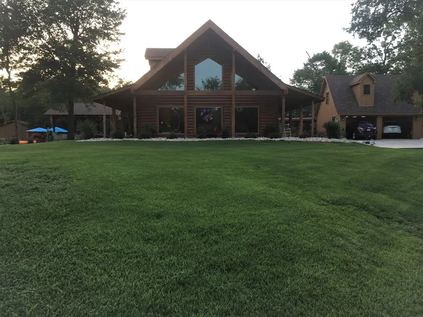 The Ultimate Aggie Game-Day Garage Apartment Venue - Image 1