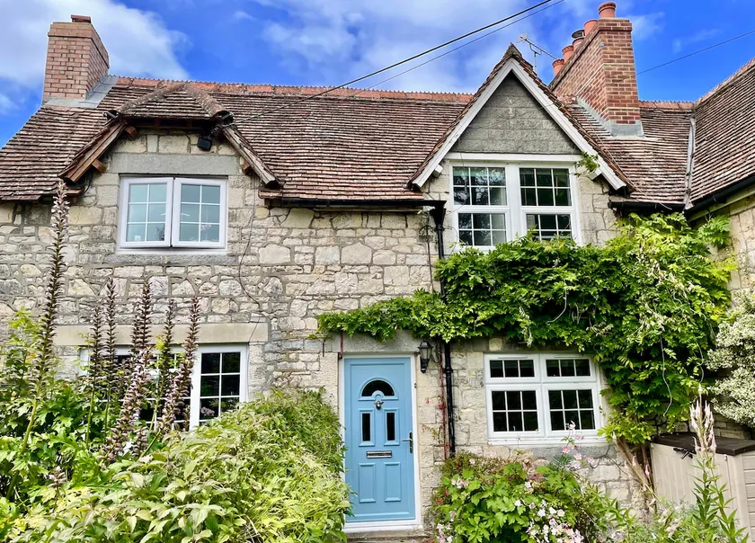 Charming Stone Cottage: Hot Tub, Games Room - Image 1