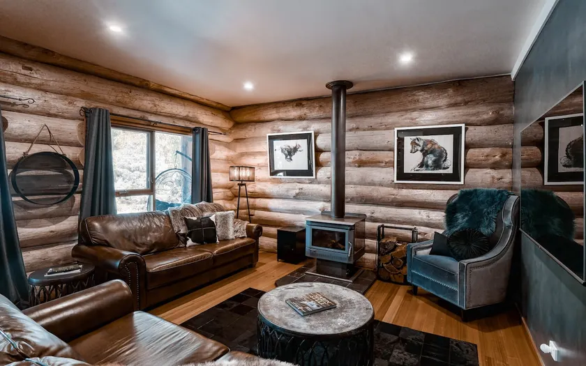 Cuan Den Log Cabin - Image 1