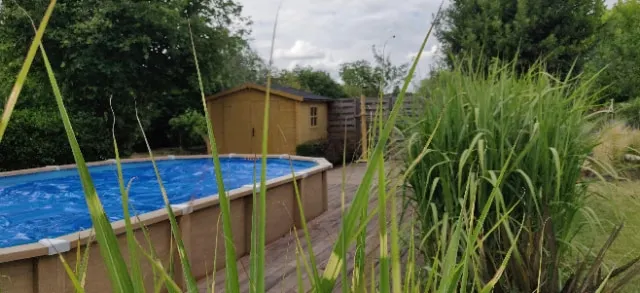 House with pool in a peaceful area - Image 1
