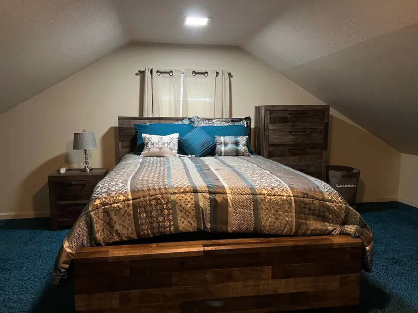 Quiet 1-bedroom Apt with access to gym and hot tub - Image 1