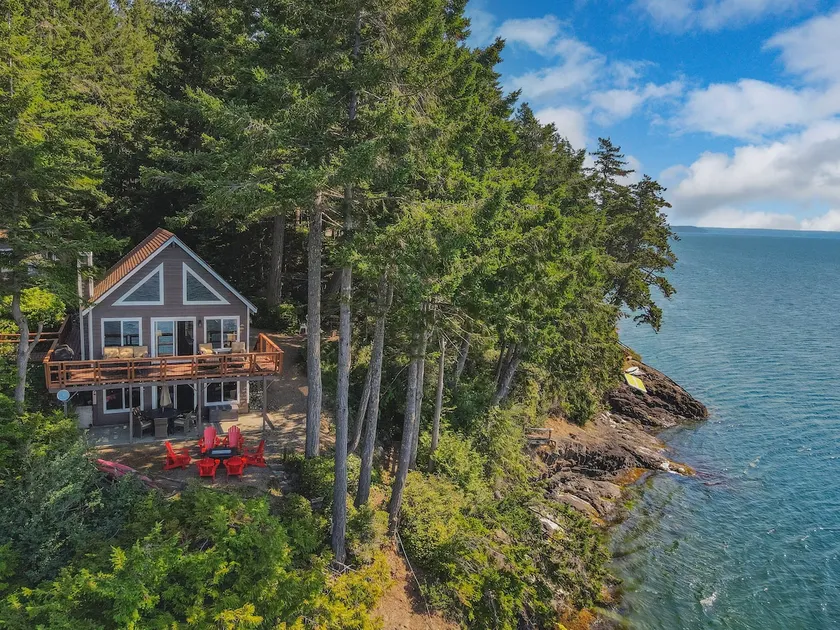 Weather-N-Heights Hood Canal Waterfront Retreat - Image 1