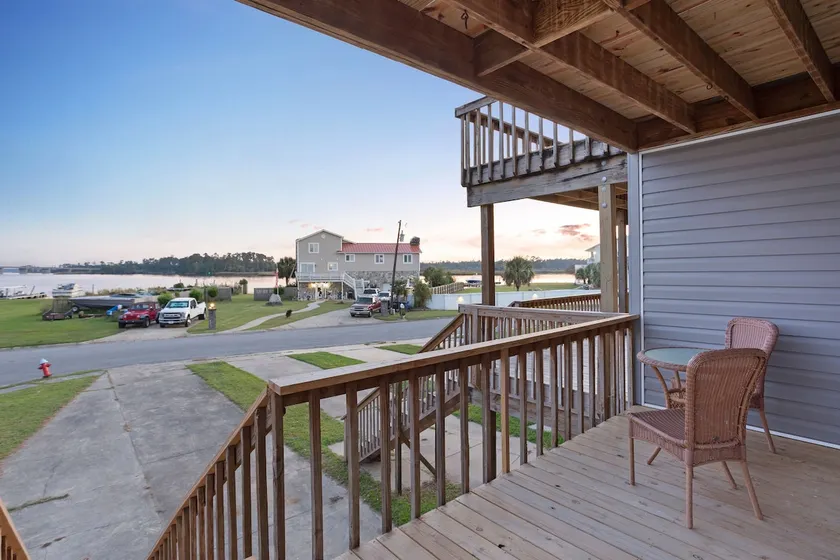 Adorable Townhome with Water Views - Image 1
