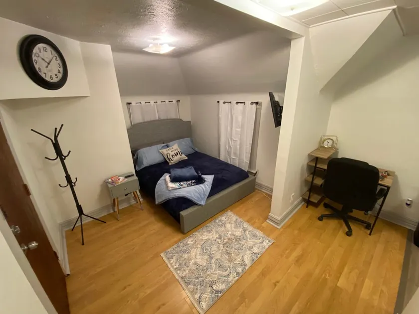 Blue#2: Cozy, private Midtown studio - Image 1
