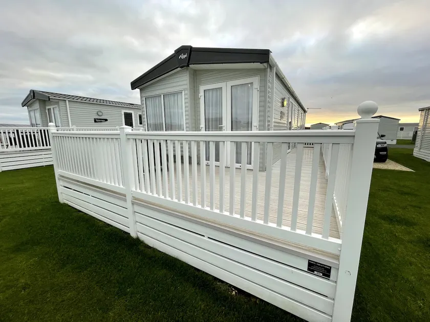 3 Bed Luxury Caravan, with deck, near Newquay, - Image 1