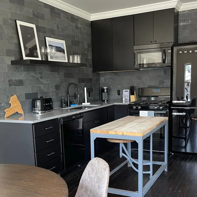 Apartment B: the ”modern” unit - Image 1