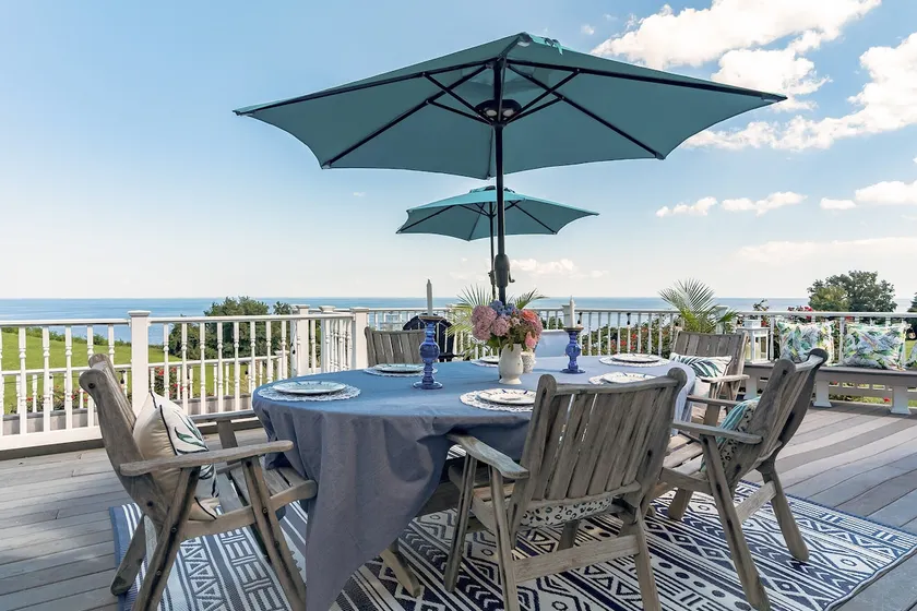 Bayview Cottage 2 BR +Off./Priv Beach/Hot Tub/Deck - Image 1
