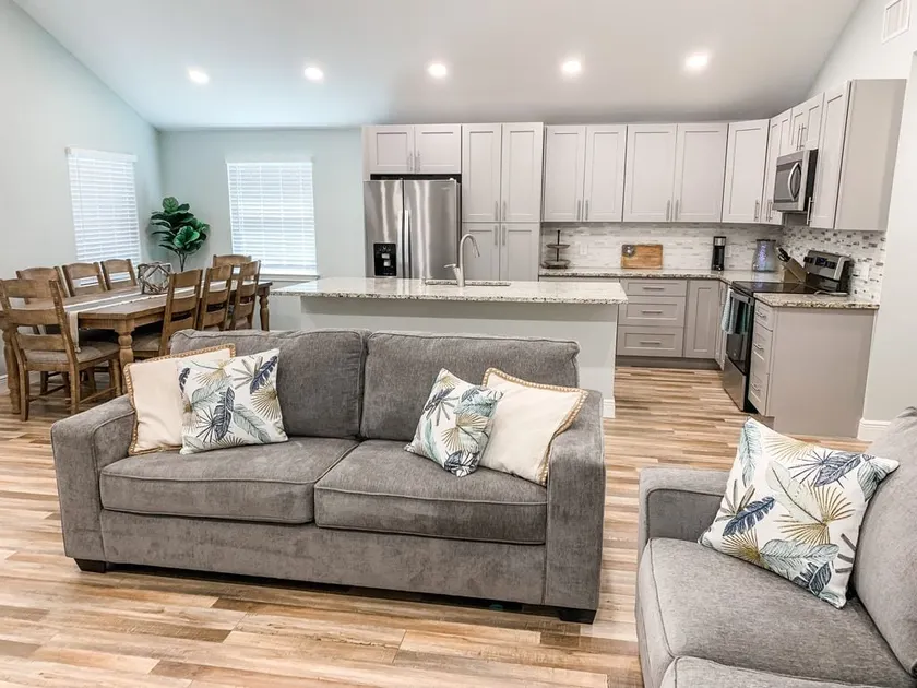 Gorgeous water front home on Caney Creek - Image 1