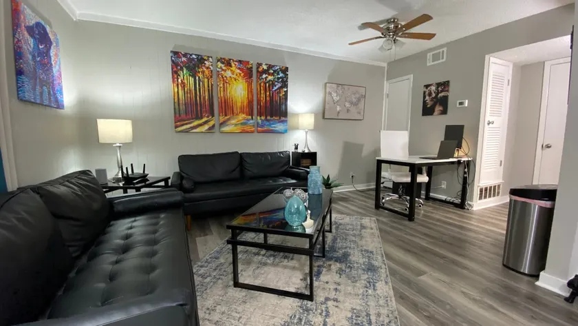 Catch the Spirit and Vibe of South Austin! - Image 1
