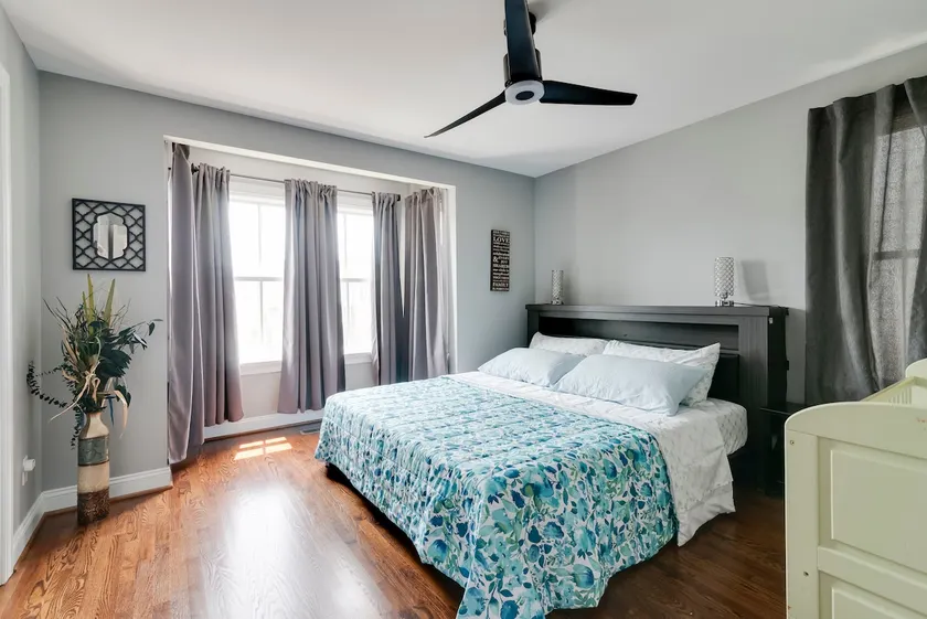 4 beds/3 Private parking/2 mins to I-64 & I-95 - Image 1