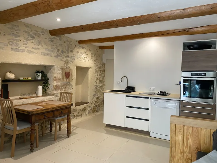 Spacious air-conditioned studio with inner courtyard - Image 1