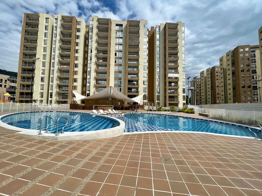 Spacious and modern apartment with a pool - Image 1