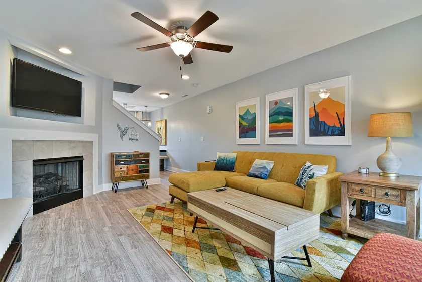 Candler townhome, just 10 miles to downtown AVL - Image 1