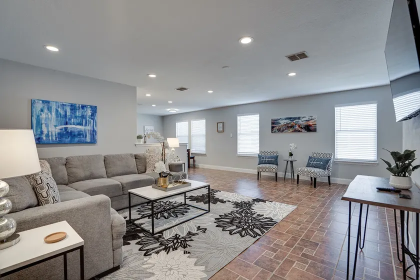 Beautiful, Spacious2, King bed - Image 1
