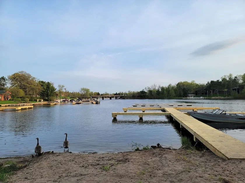 The Blue Ox on Gull, 5 Bed 5 Bath Resort Home, Sleeps 17 with Boat Slip on Gull Lake - Image 1