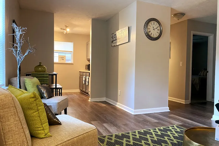 Lovely 2-Bedroom Apartment in the Heart of Murray - Image 1