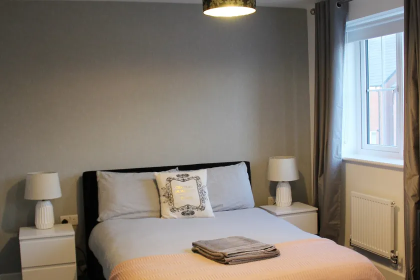 Paris Themed, 1 Bed house with allocated parking - Image 1