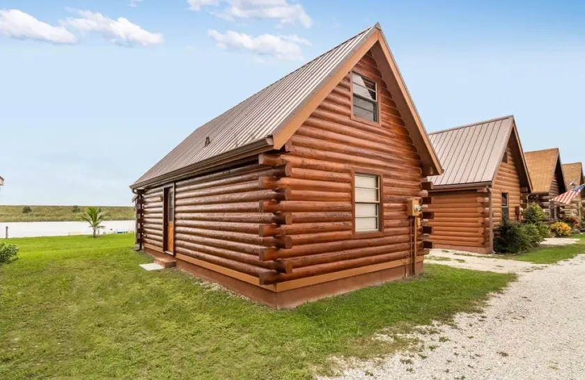 Waterfront Log Cabin - Image 1