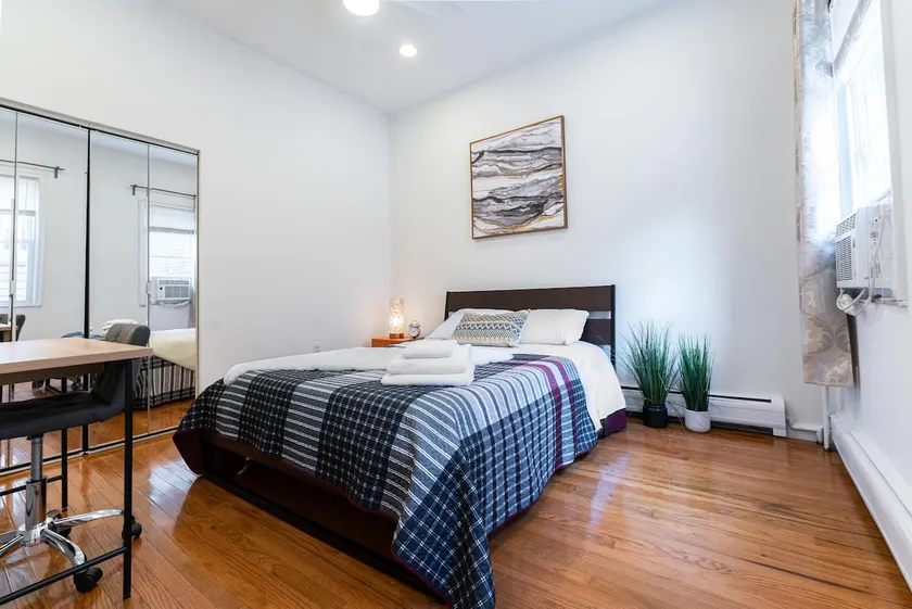 Quiet 2 bedroom Apt/WIFI/Working Desk/NYC one stop - Image 1