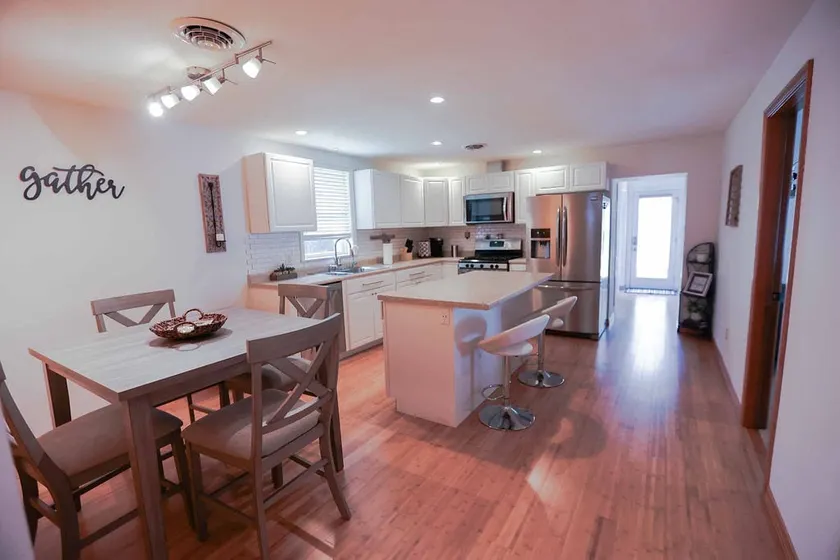 6 guest home, near interstate and Fugitive Beach - Image 1