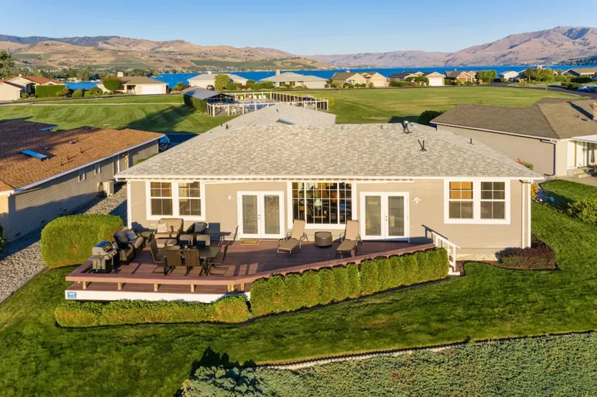  Wapato Point Pool Side Home Sleep 8, 3 Bed 2.5 Bath, Lake Views by Outdoor Pool - Image 1