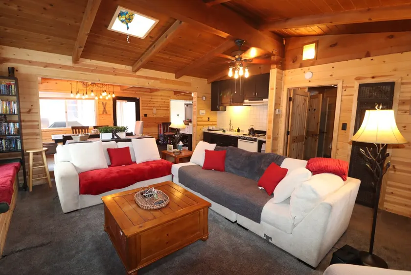 Spacious 2 bedroom cabin / PET FRIENDLY Modernized - Image 1
