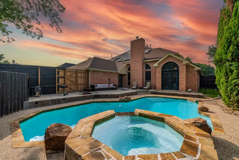 Spacious Luxury Family Home | Pool+Spa+Games | 5BD - Image 1