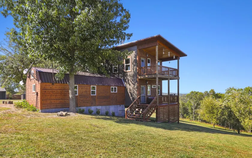 Fox Wood Cabin, Hot Tub, Family-Friendly, 50 acres - Image 1