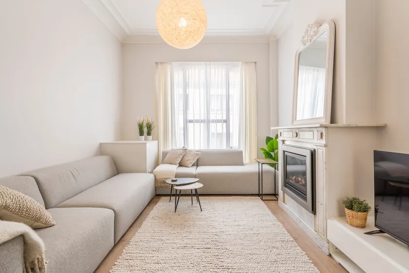 Luxurious, updated, warm & stunning Home +terraces - Image 1
