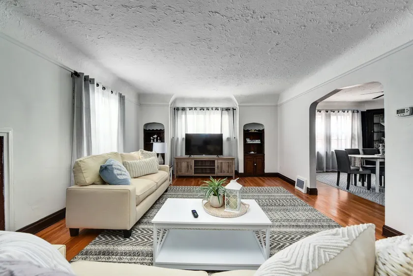Historic District 2BR on 2nd Floor near Cleveland Clinic ~ Safe & Quiet Area - Image 1