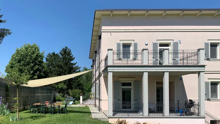 Apartment in villa overlooking the hills - Image 1