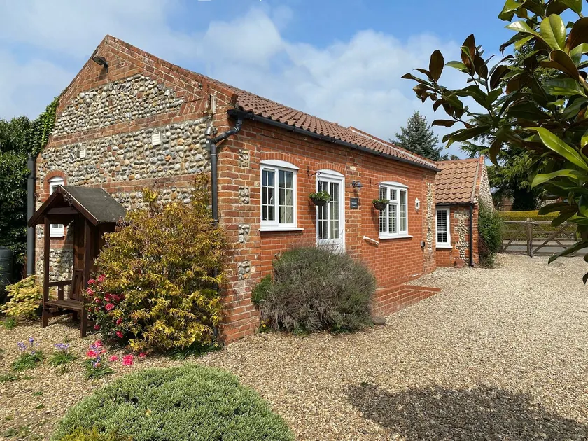 1 bedroom cottage - free parking and wifi - Image 1