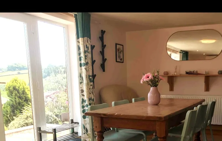 Warwick Lodge - Image 1
