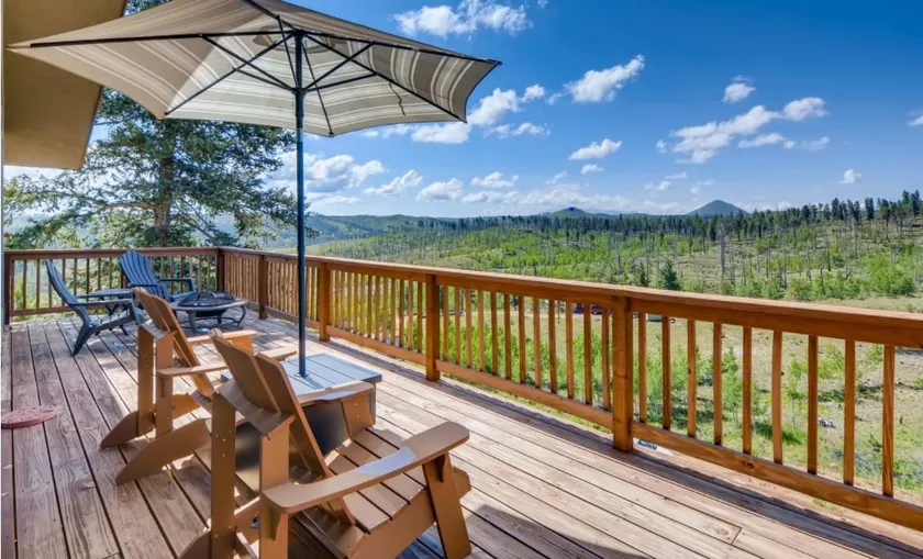 Falcon Ridge Chalet-Woodland Park: WiFi & Views, Deck and Views of Pikes Peak - Image 1