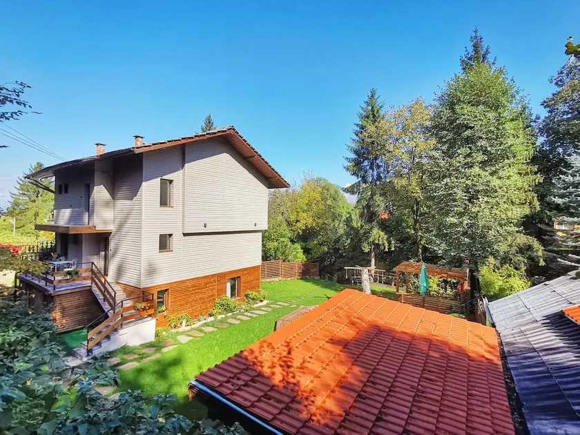 Villa by the river - Image 1