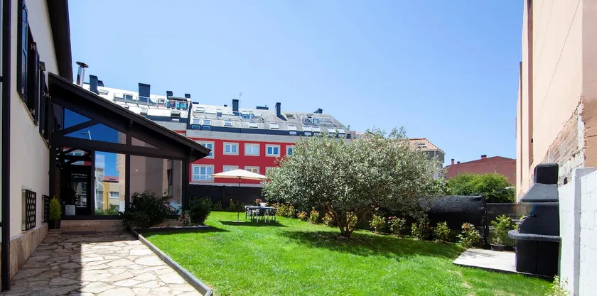 Wonderful house with a garden and barbecue. - Image 1