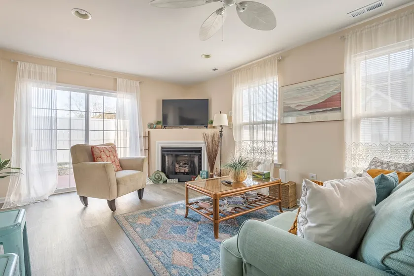 CoastalBoho-Spacious 4BDtownhouse 3 mi from beach - Image 1