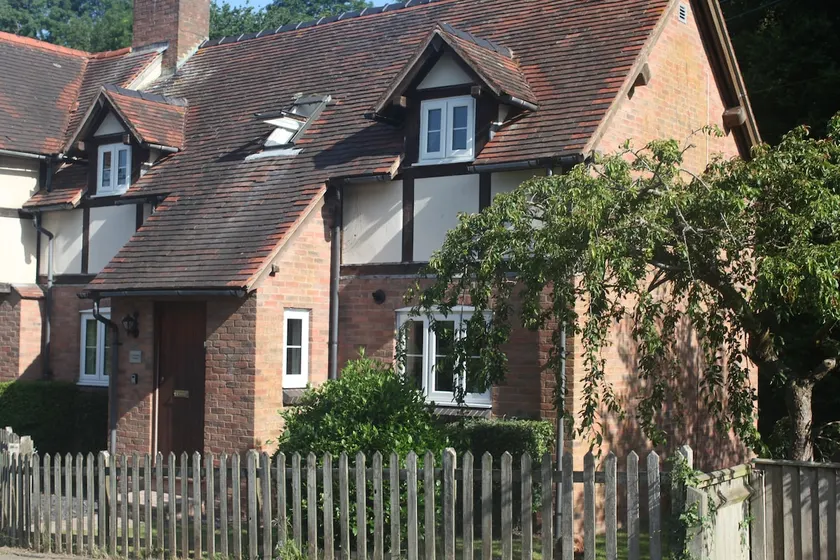 A True Gem of a Cottage in tranquil surroundings - Image 1